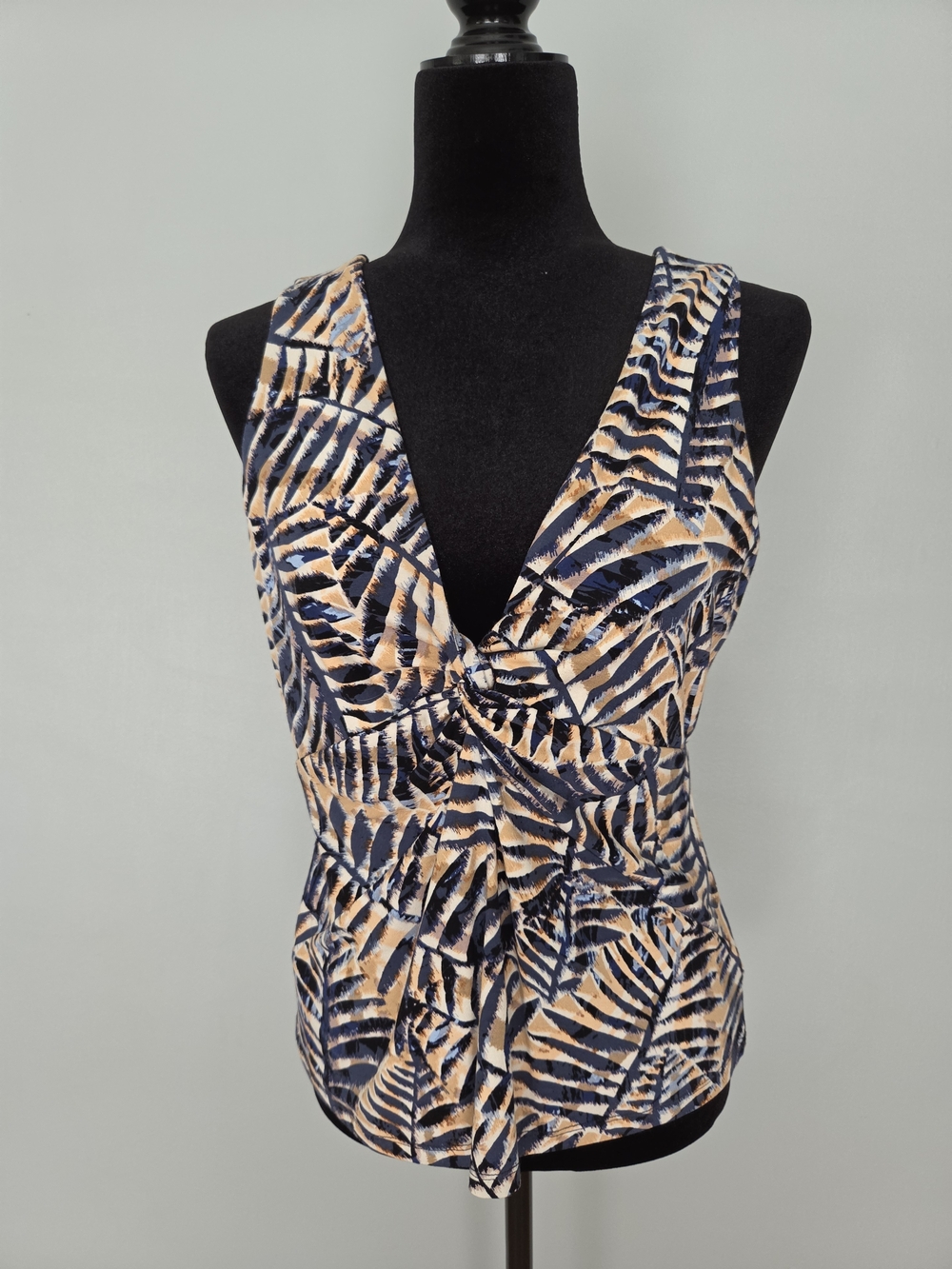 NIC+ZOE Knot-Front V-Neck Camisole in Navy and Beige Leaf Print